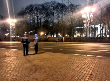 ''Стоп-налог-2'' на Октябрьской площади: пустой проспект и двое в штатском. Фото - Владимир Чуденцов.