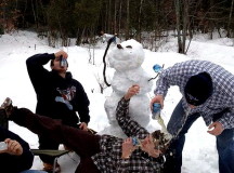 Россияне отмечают Новый год. Фото с сайта shnyagi.net