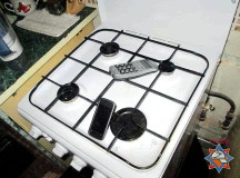 Самойбийца оставила у открытых конфорок два телефона в расчете на взрыв