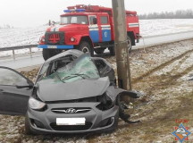 Россиянин на Hyundai врезался в столб и погиб