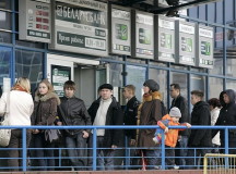 Очередь в обменный пункт. Фото с сайта russiaregionpress.ru