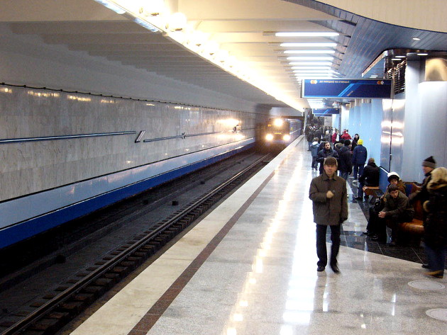 На станции метро Уручье осыпалась штукатурка перекрытия