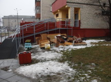 Личные вещи семьи Домрачевых выброшены после потопа. © Фото BY24.ORG