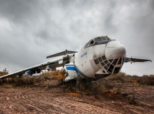 Заброшенный самолет Ил-76. © Фото с сайта loveopium.ru