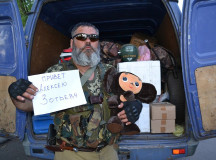 Боевикам Славянска прислали водку, семечки и Чебурашку