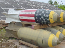 Американские бомбы. © Фото с сайта theodoresworld.net