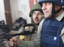 Михаил Пореченков с пулеметом в Донецком аэропорту. © Фото с сайта focus.ua