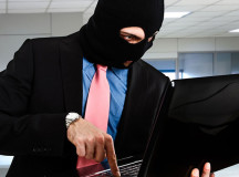 Роскомнадзор получил право копаться в личной переписке. © Фото - РБК