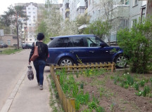 Россиянин в Борисове заблокировал подъезд