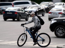 Велосипедист на улице Москвы. © Фото ИТАР-ТАСС