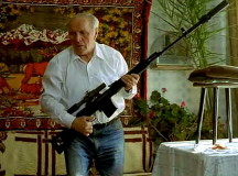 Пенсионер с винтовкой. © Кадр из художественного фильма "Ворошиловский стрелок"