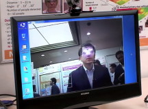 В Японии изобрели очки против фотографов. © Скриншот из видео