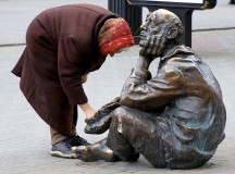 Памятник нищему в Красноярске. © Фото с сайта centrosib.info