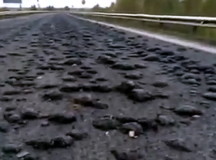 Новый "наноасфальт". © Скриншот из видео