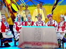 Ансамбль "Крынiчанька" исполняет песню о Лукашенко. © Скриншот из видео