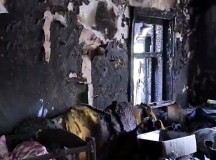 Так выглядит дом после поджога коллекторами. © Скриншот из видео.