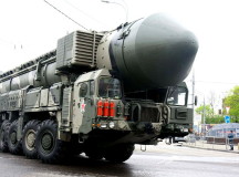 Тягач МЗКТ с ракетой "Тополь-М". © Фото с сайта scalemania.ru