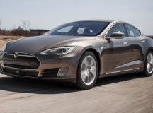 Первый массовый электромобиль Tesla Model S. © Фото с сайта carrrsmag.com