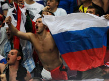 Российские футбольные фанаты. © Фото Reuters