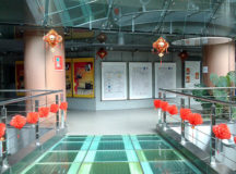 Вандалов заставили убрать место "преступления".  © Фото - "Наша нiва"