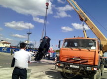 Утопленную Lada Priora на утро достали спасатели. © Фото - пресс-служба МЧС России