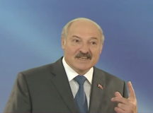 Александр Лукашенко на избирательном участке. © Скриншот из видео