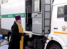 Освящение автозака. © Фото - пресс-служба ФСИН