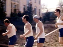 Российские бегуны сбежали с соревнований. © Кадр из фильма "Джентльмены удачи"