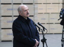 Александр Лукашенко на заводе "Кроноспан". © Фото - пресс-служба президента