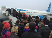 Посадка в "скотовоз" а/к "Победа": на телетрапах экономят. © Фото - Илья Варламов