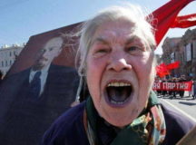 Белорусы требуют отменить праздник 7 ноября. © Фото с сайта argumentua.com