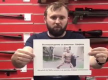 Мужчина, объявивший вознаграждение убийце Панина. © Скриншот из видео