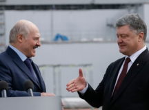 Александр Лукашенко и Петр Порошенко. © Фото Reuters