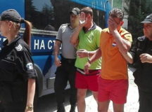 Задержанные в болгарском Свети Влас российские туристы. © Фото с сайта 24chasa.bg