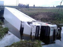 Россиянин в Беларуси утопил в канале фуру с грузом