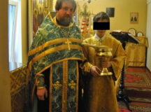 Священник Николай Киреев (слева). © Фото с его личной страницы.