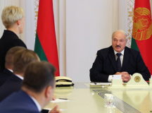 Во время процедуры согласования. © Фото - пресс-служба президента Беларуси