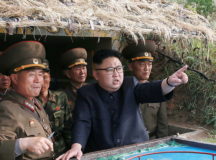 Глава КНДР Ким Чен Ын наблюдает за испытаниями ракет. © Фото ЦТАК