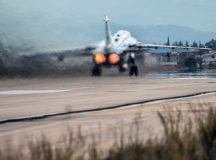 Взлёт Су-24 с авиабазы Хмеймим. © Фото ИТАР-ТАСС