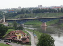 С этого моста через Неман спрыгнул водитель. © Фото с сайта s13.ru