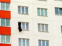 Дорогой телевизор Sony отправляется в полет. © Фото очевидца