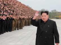 Лидер КНДР Ким Чен Ын на встрече с военными. © Фото с сайта newsweek.com
