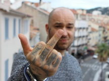 Российский "рэпер" Schokk демонстрирует свой культурный уровень. © Фото с сайта rap.ru