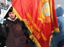 Флаг ВЛКСМ в Пхёнчхане. © Фото - "Газета.ру"