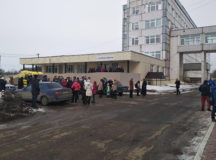 Жители Волоколамска осаждают больницу. © Фото очевидца.