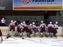 Момент массовой драки. © Скриншот из видео.