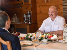 Зампред КНР Ван Цишань в гостях у Александра Лукашенко. © Фото - пресс-служба президента Беларуси