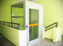 Вертикальный подъемник для инвалидов. © Фото с сайта gomellift.by