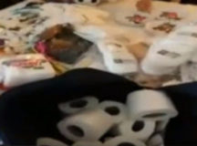 Содержимое сумок россиянок. © Скриншот из видео