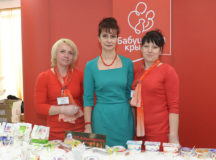 Татьяна Корнилова (в центре). © Фото - "Коммерческий курьер (из архива)